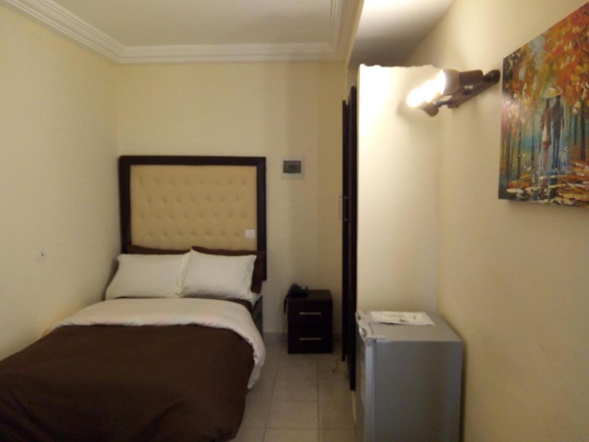 Hotel Saphir Abidjan Exterior photo