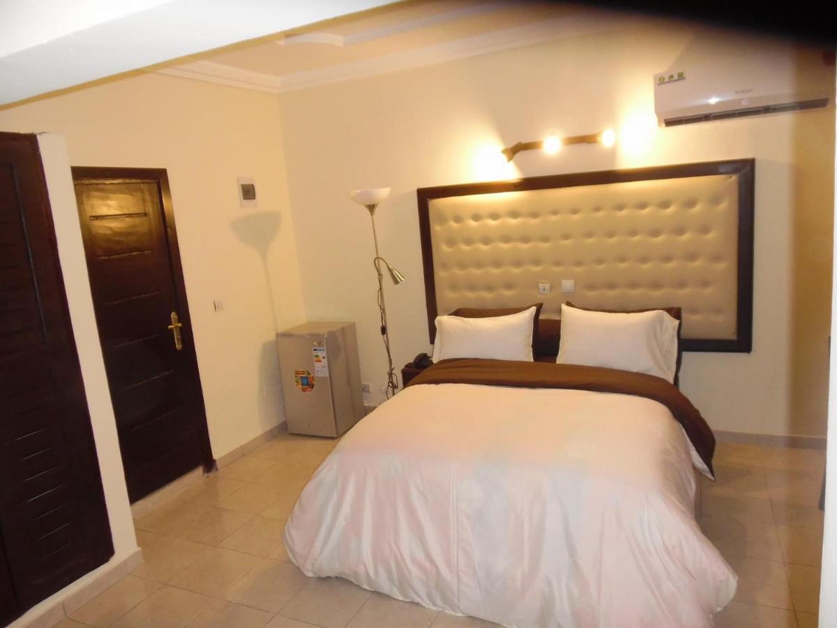 Hotel Saphir Abidjan Exterior photo