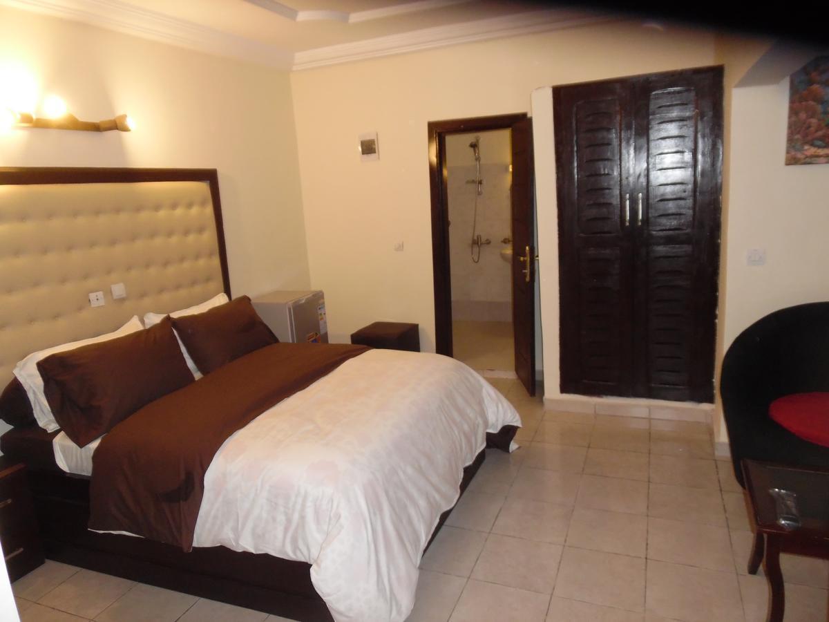 Hotel Saphir Abidjan Exterior photo