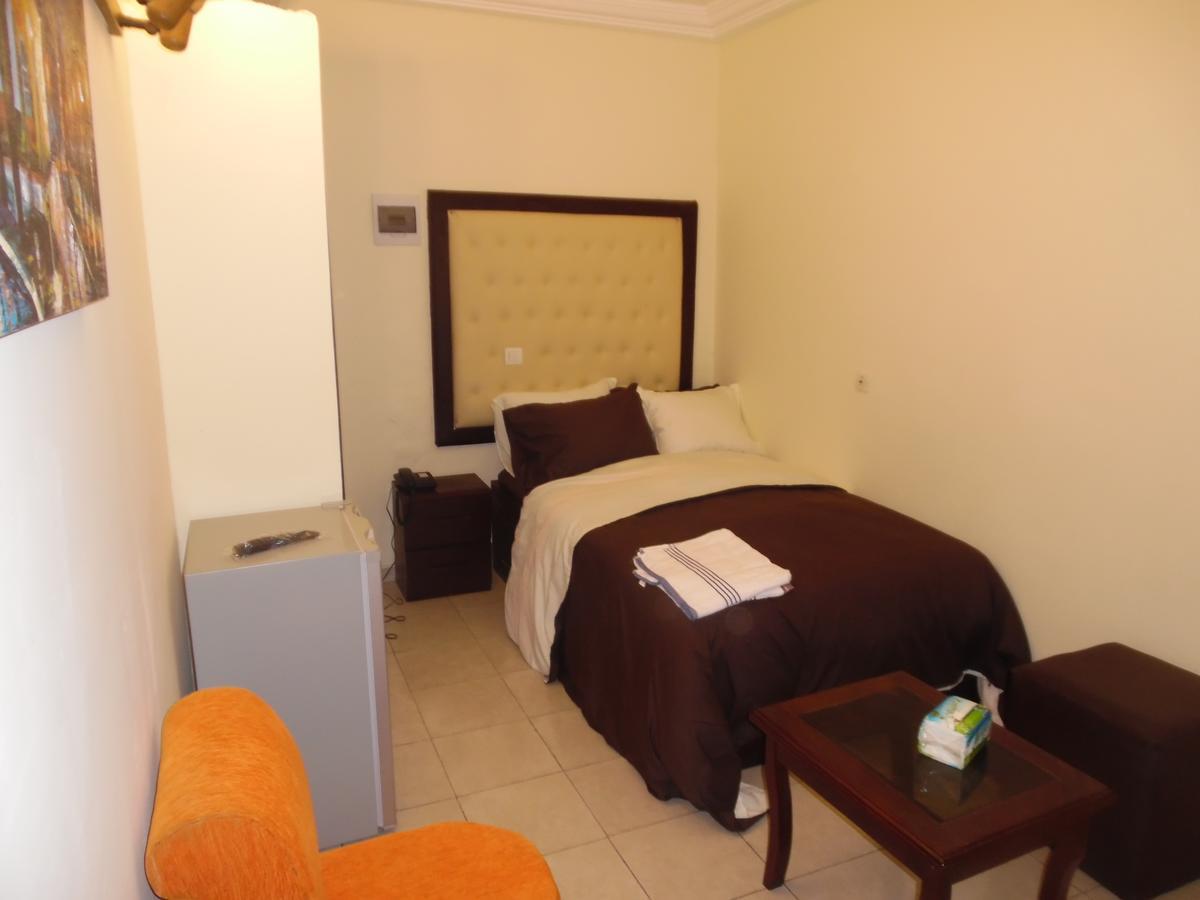 Hotel Saphir Abidjan Exterior photo