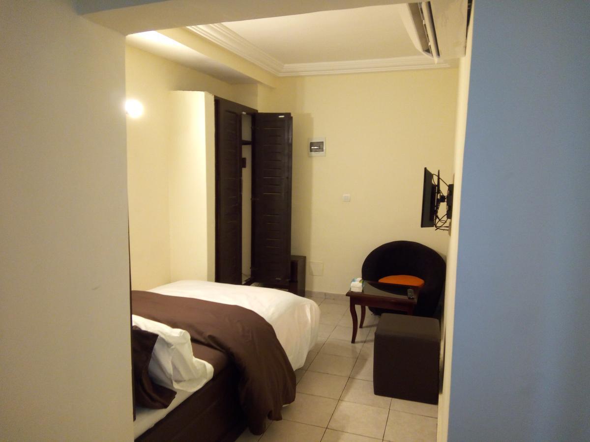 Hotel Saphir Abidjan Exterior photo