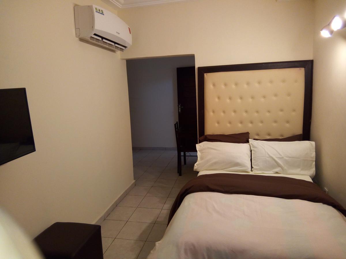 Hotel Saphir Abidjan Exterior photo